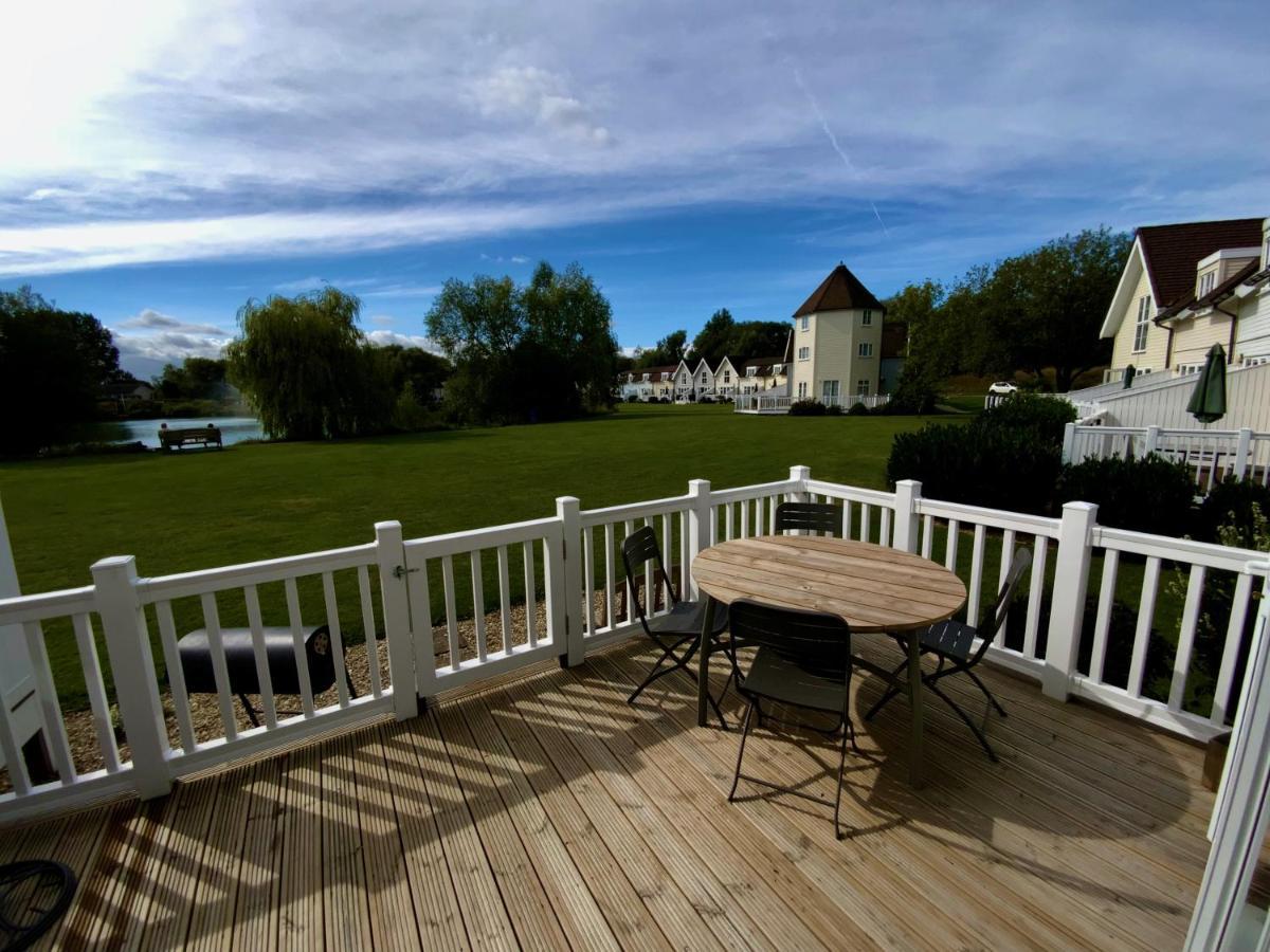 'That One' Our Cotswold Lakeside Lodge Cirencester Exteriér fotografie