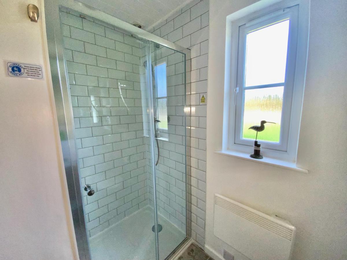 'That One' Our Cotswold Lakeside Lodge Cirencester Exteriér fotografie