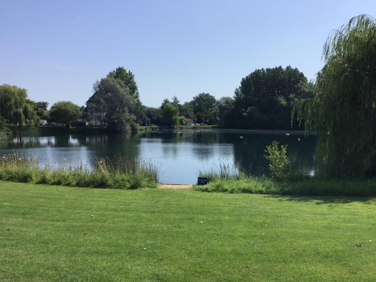 'That One' Our Cotswold Lakeside Lodge Cirencester Exteriér fotografie