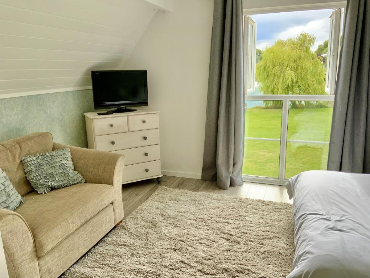 'That One' Our Cotswold Lakeside Lodge Cirencester Exteriér fotografie