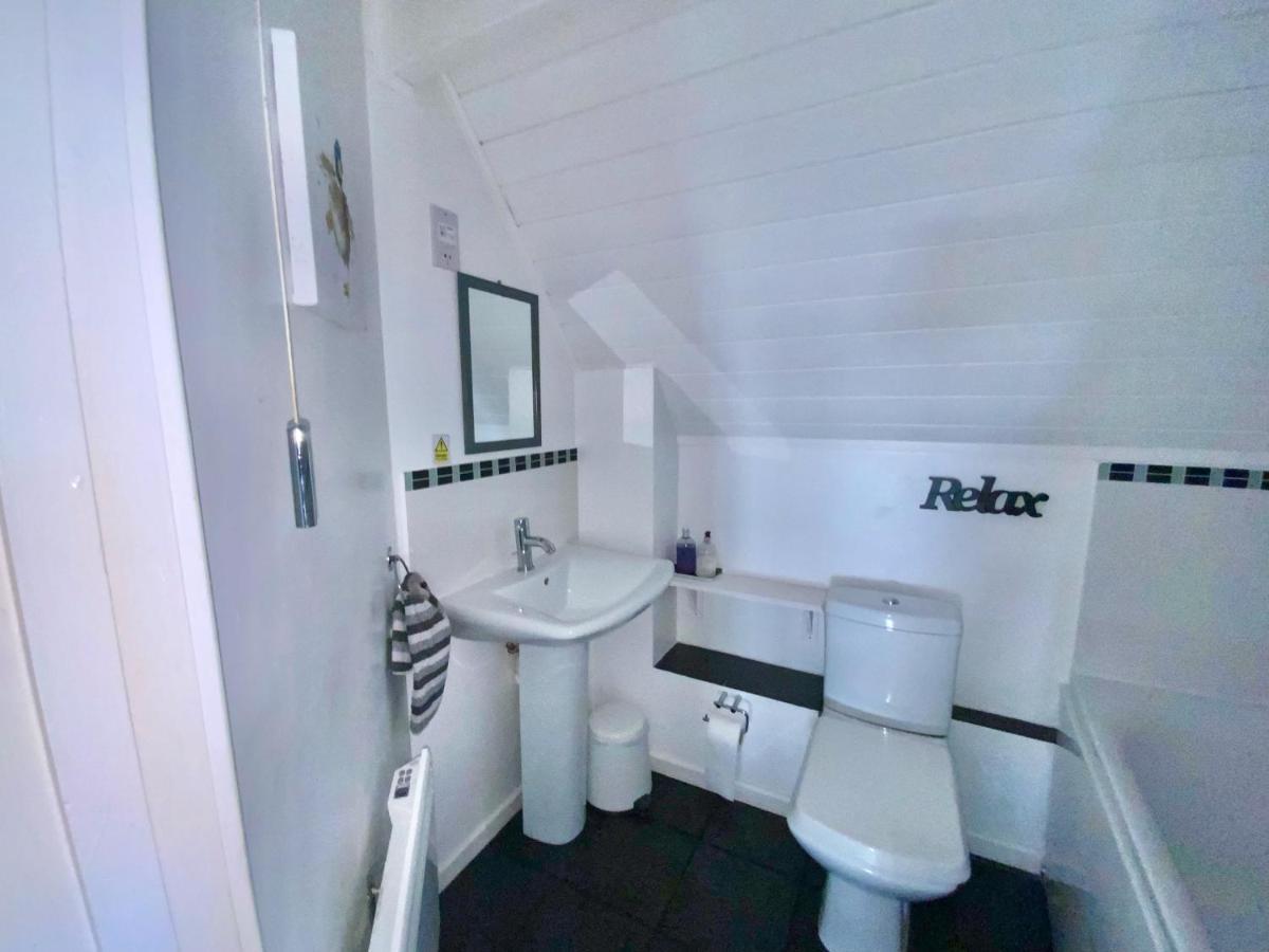 'That One' Our Cotswold Lakeside Lodge Cirencester Exteriér fotografie