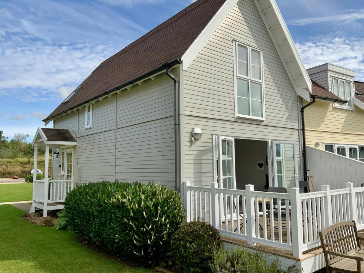 'That One' Our Cotswold Lakeside Lodge Cirencester Exteriér fotografie