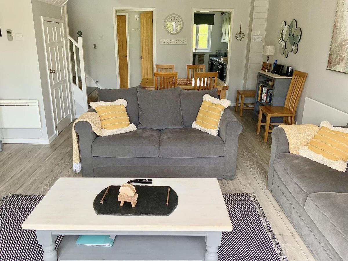 'That One' Our Cotswold Lakeside Lodge Cirencester Exteriér fotografie